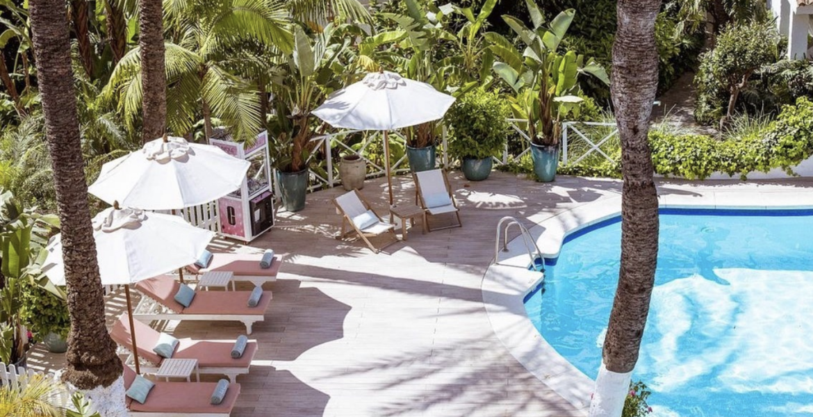 Cheat Poolside