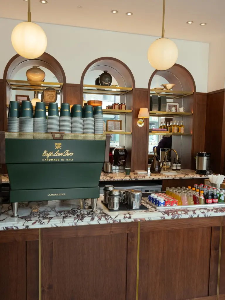 Café Leon Dore