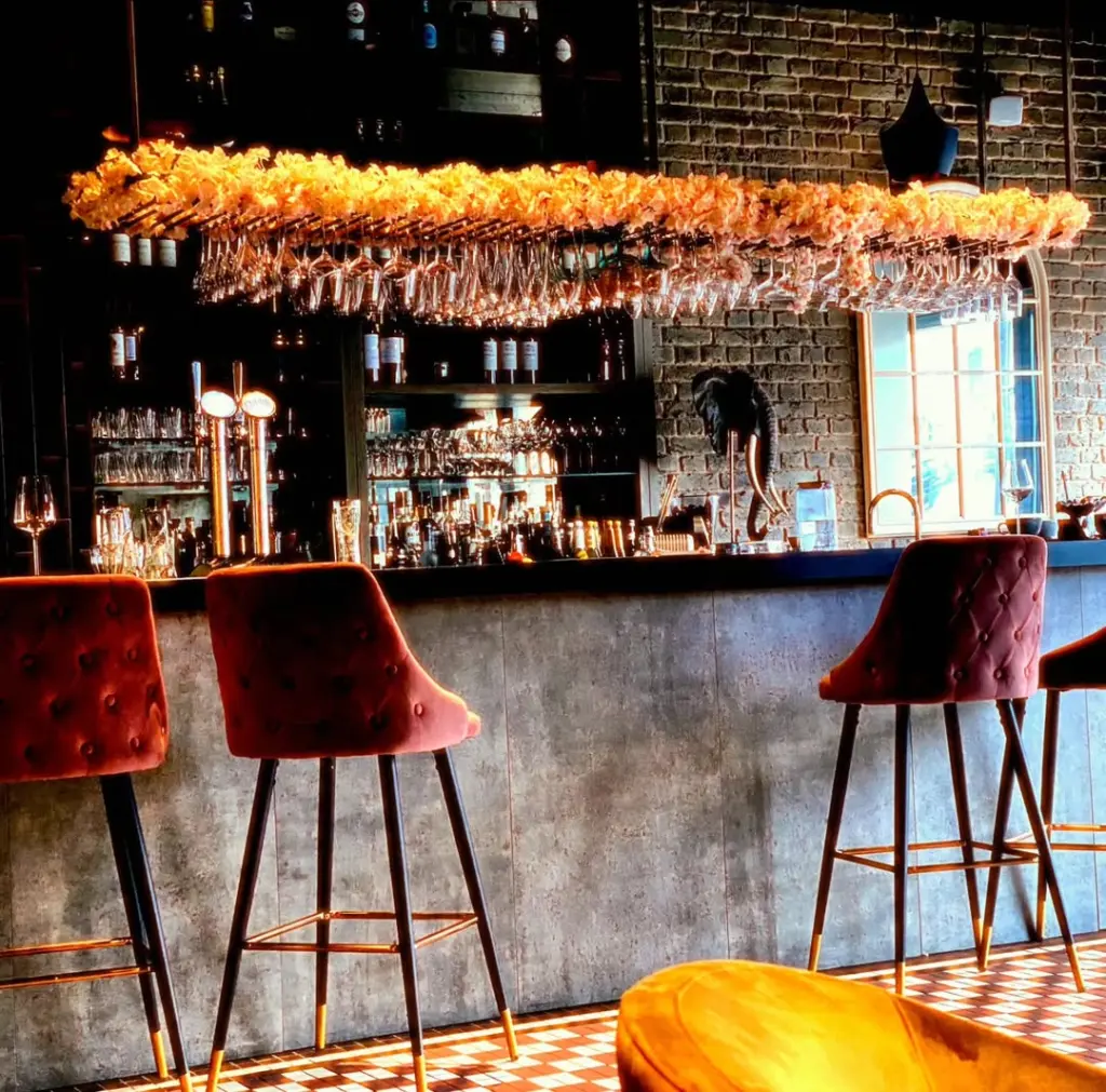 Cocktails at Bombay Social