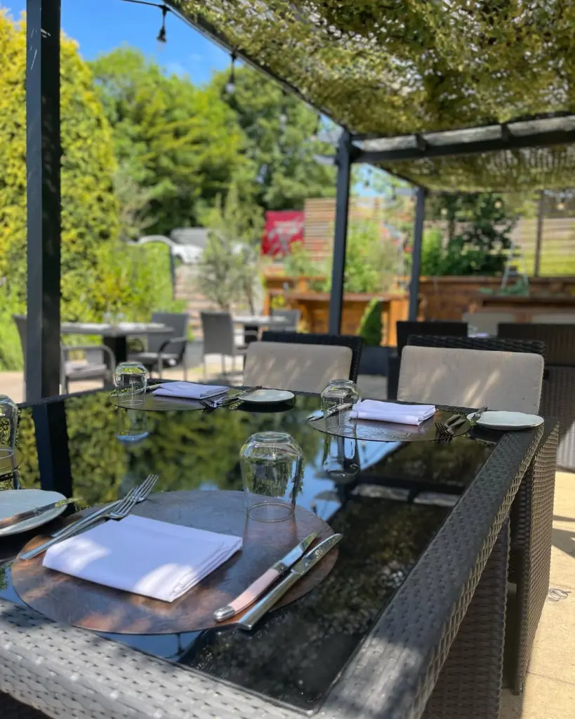 Hammer & Pincers ambience