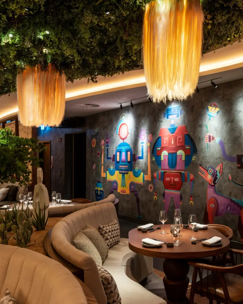 Los Mochis London City murals