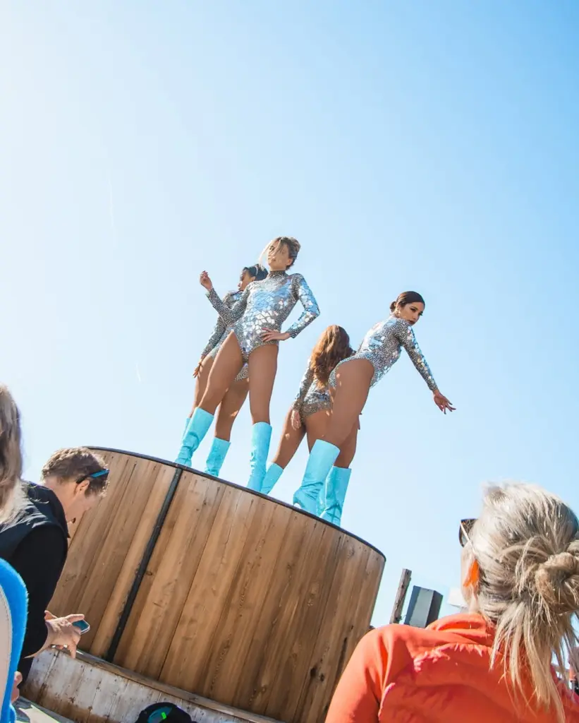 table dancing at la folie douce