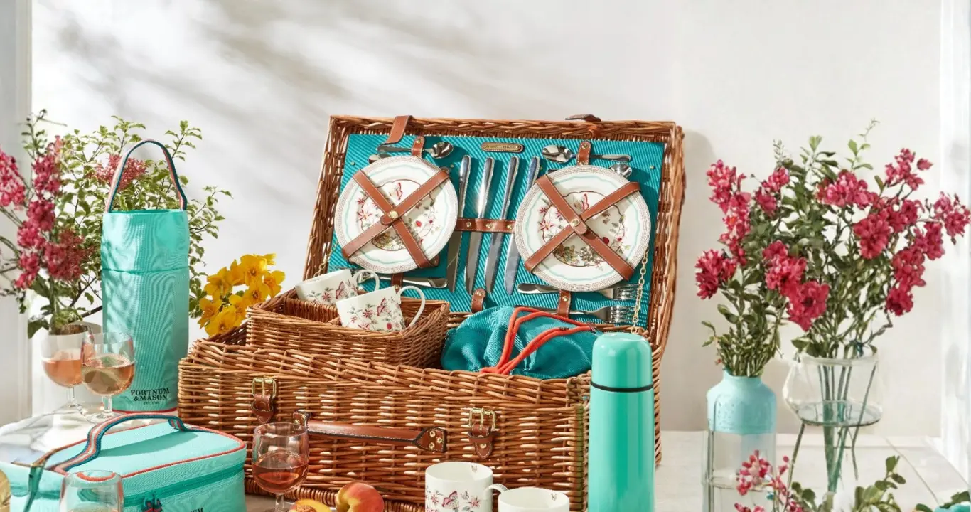 Luxury Picnic Hampers in the UK