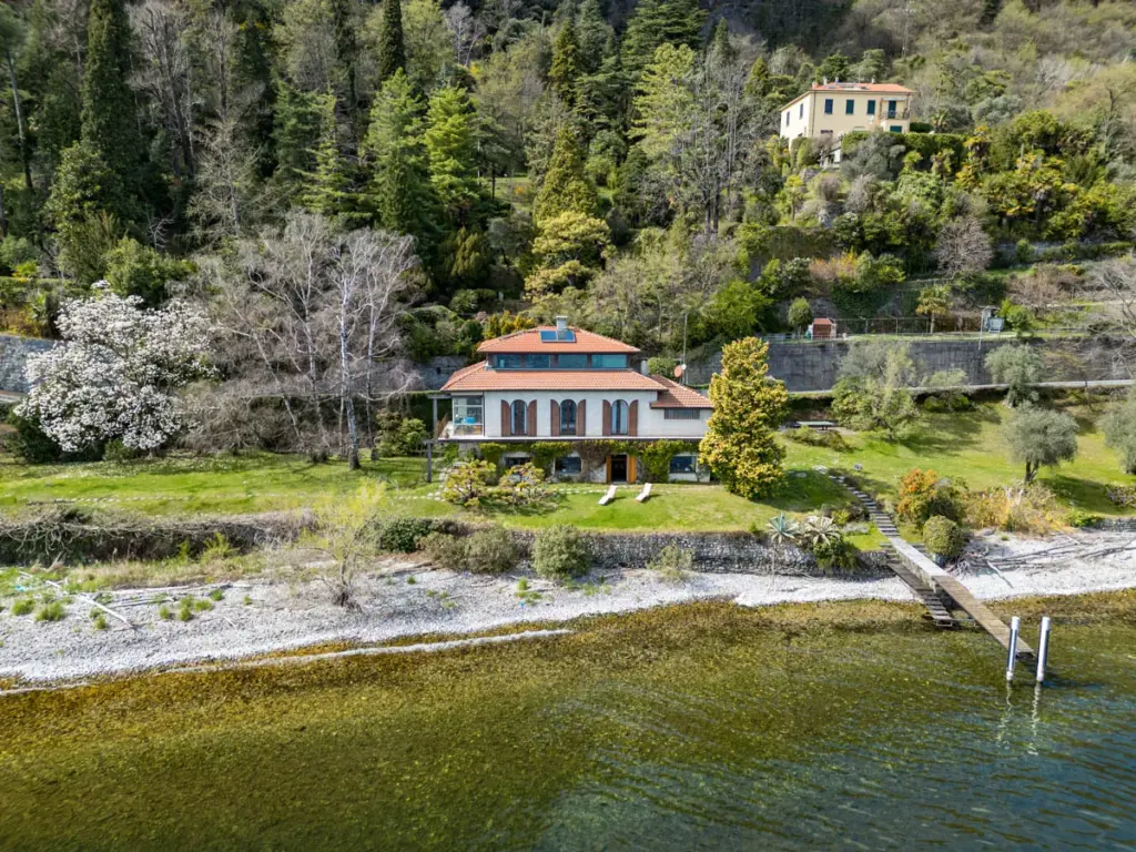 Waterfront Villa with Private Dock – Menaggio