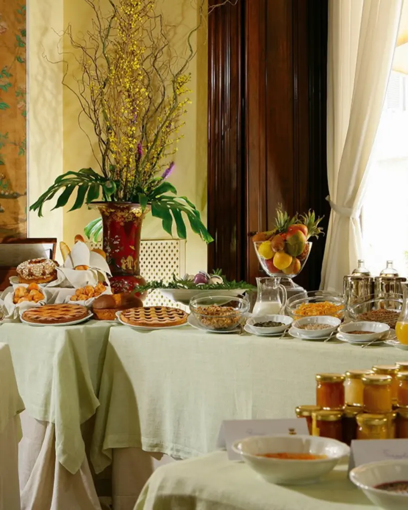 dining at Villa Spalletti Trivelli
