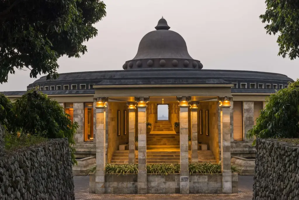 Borobudur, Indonesia – Amanjiwo