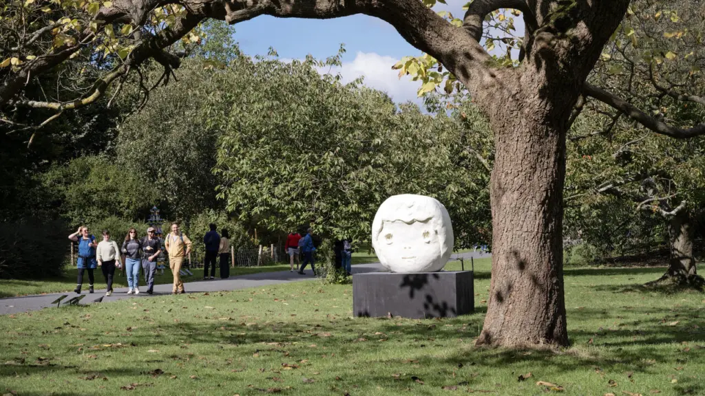 Frieze Sculpture