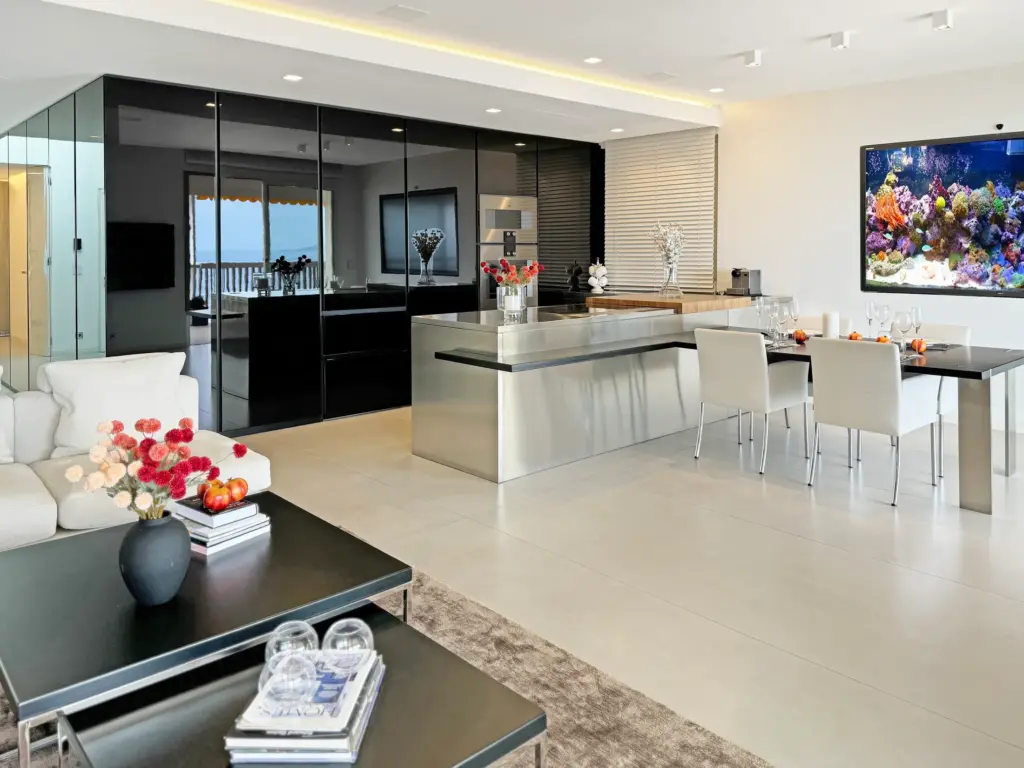 Stunning Renovated Penthouse, Monaco
