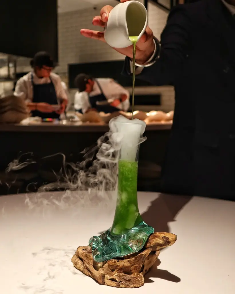 Trèsind Studio dining