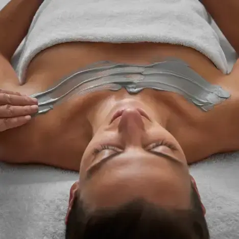 Cecil Beaton’s Fashionable World: A Study in Modern Glamour