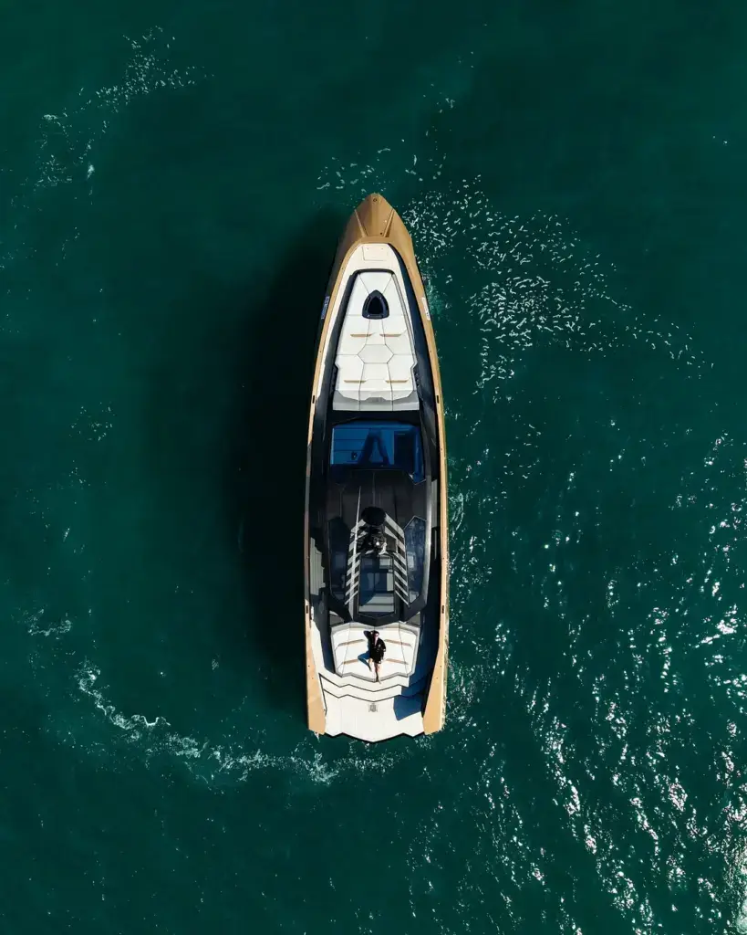 yacht cruising in dubai