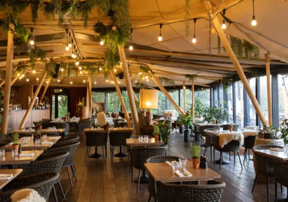 The Lakes Bar and Kitchen