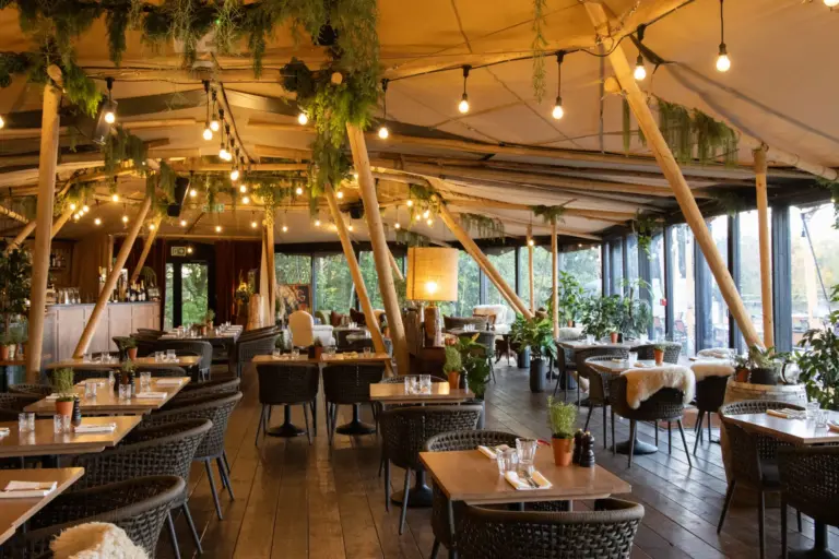 The Lakes Bar and Kitchen