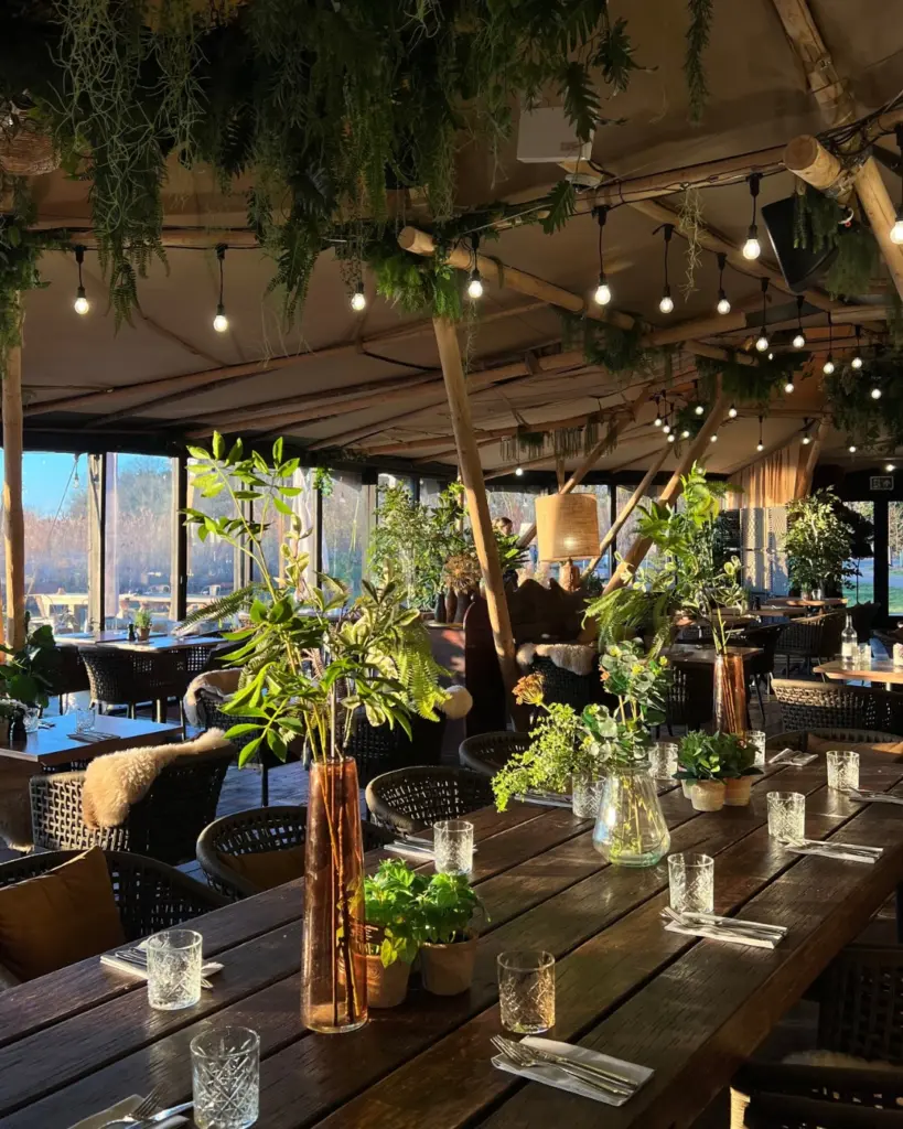 The Lakes Bar and Kitchen setting