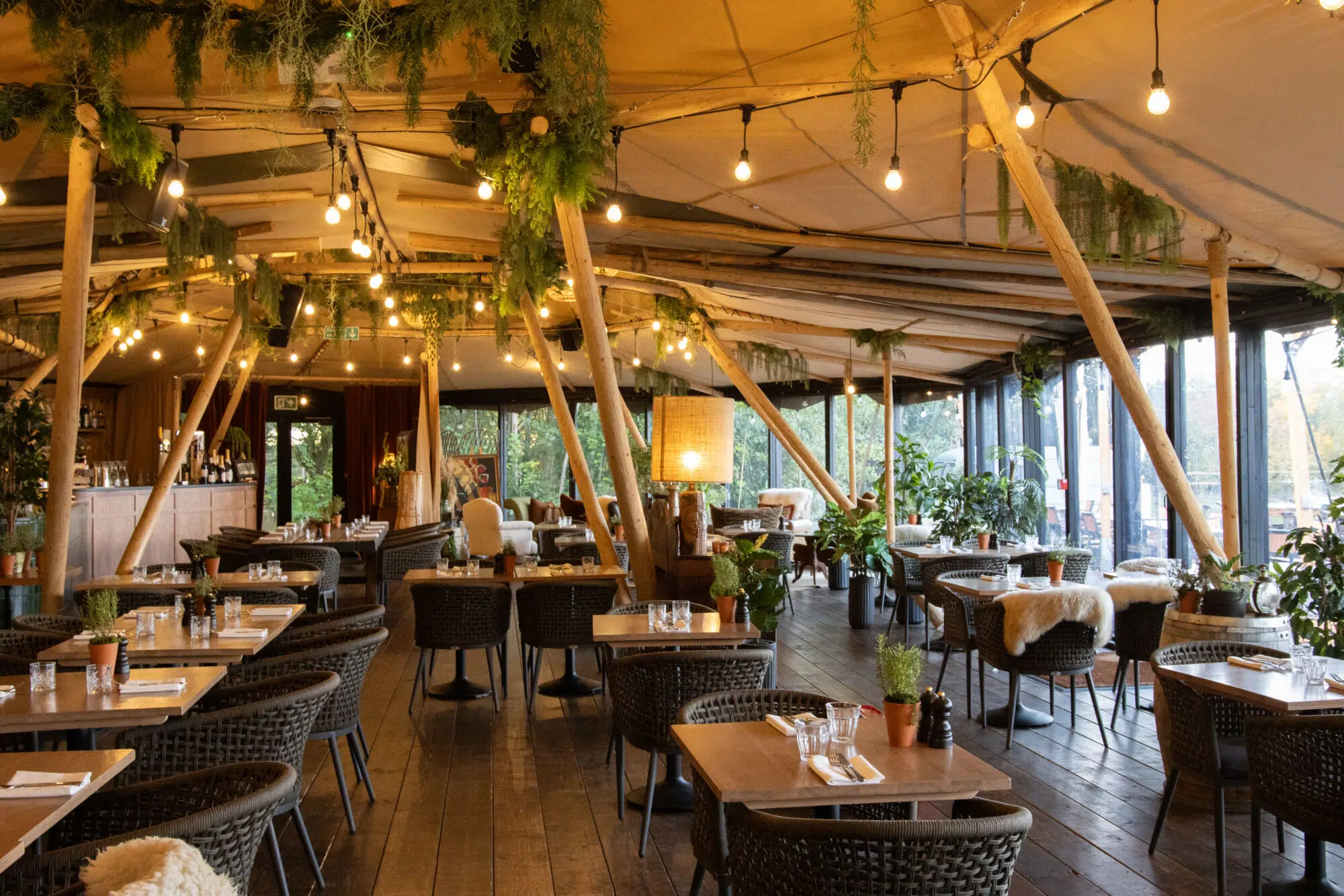 The Lakes Bar and Kitchen