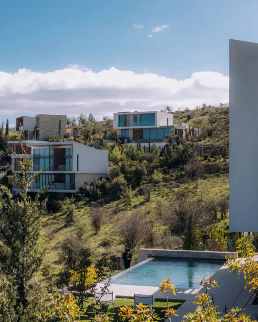 landscape led residences in Minthis