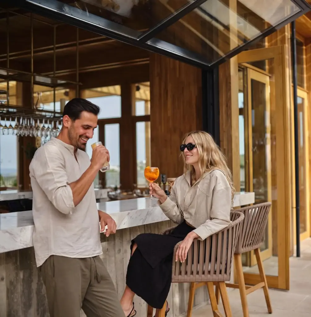 relaxed Amaracus dining