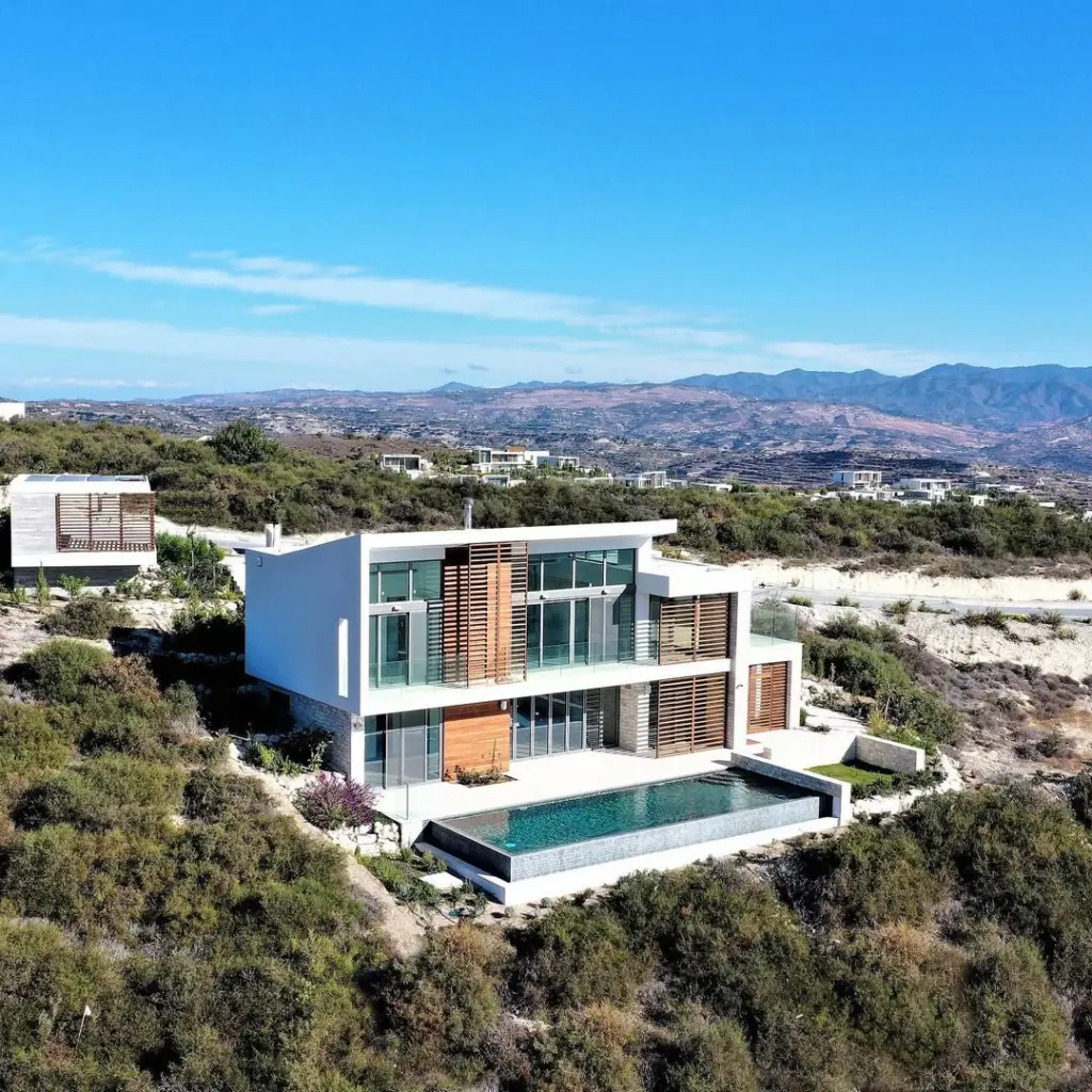 secluded living in Minthis