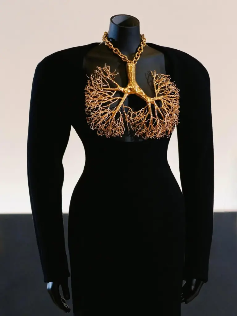 Roseberry’s gilded lung necklace
