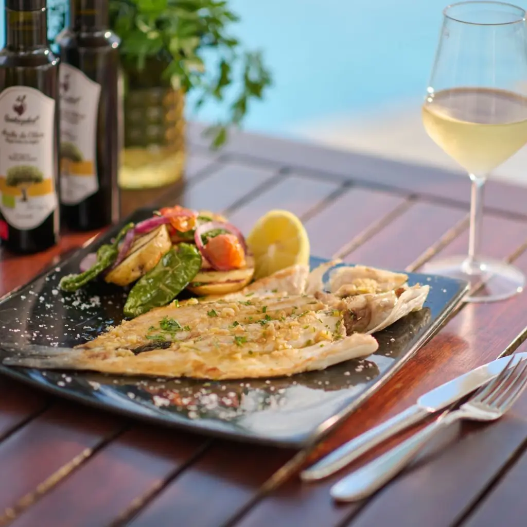 Sol y Sombra dining