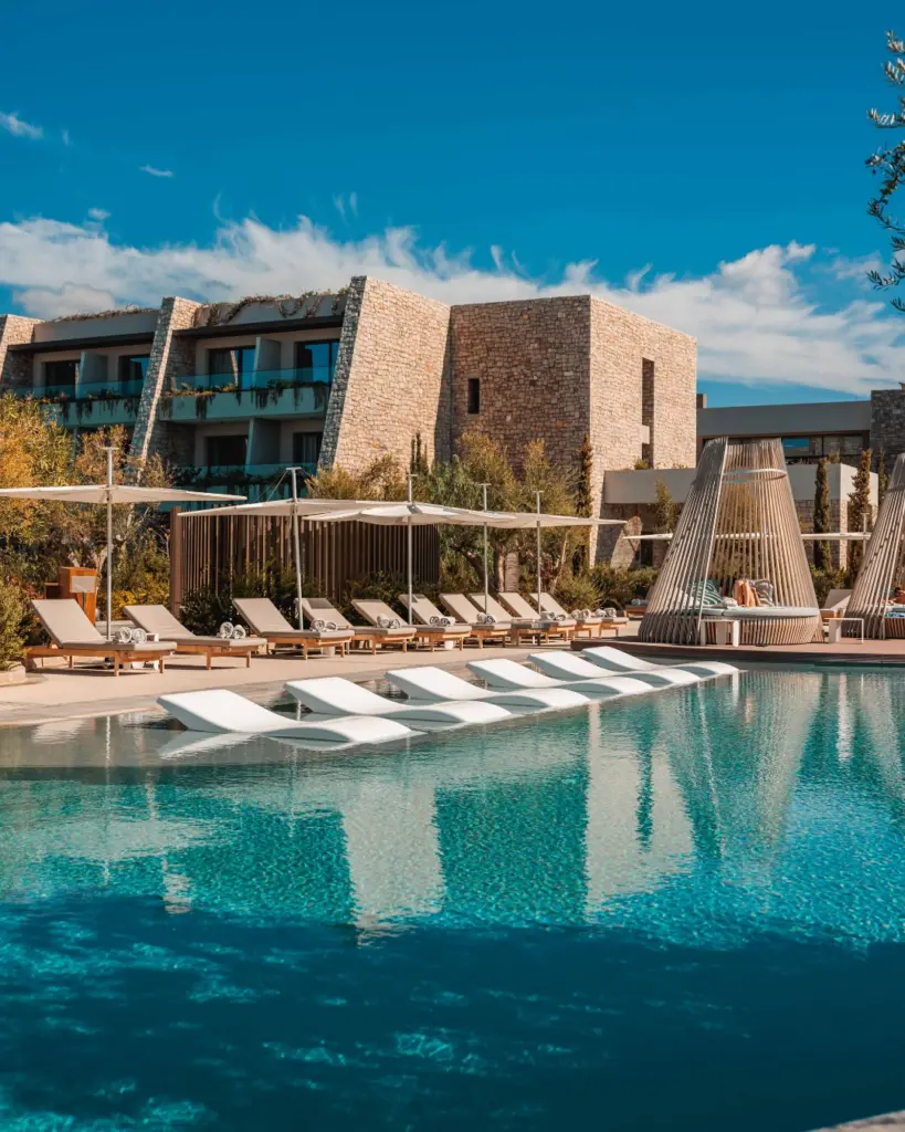 W Costa Navarino