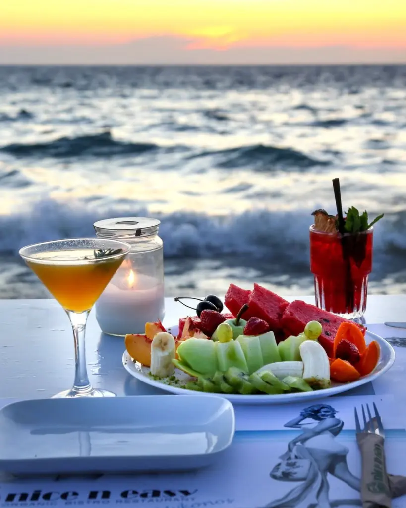 dining at Nice n Easy
