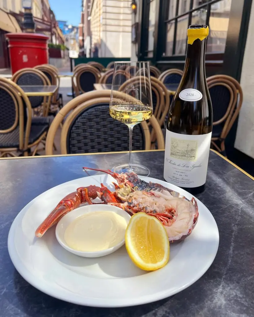 outdoor dining at Noble Rot Mayfair