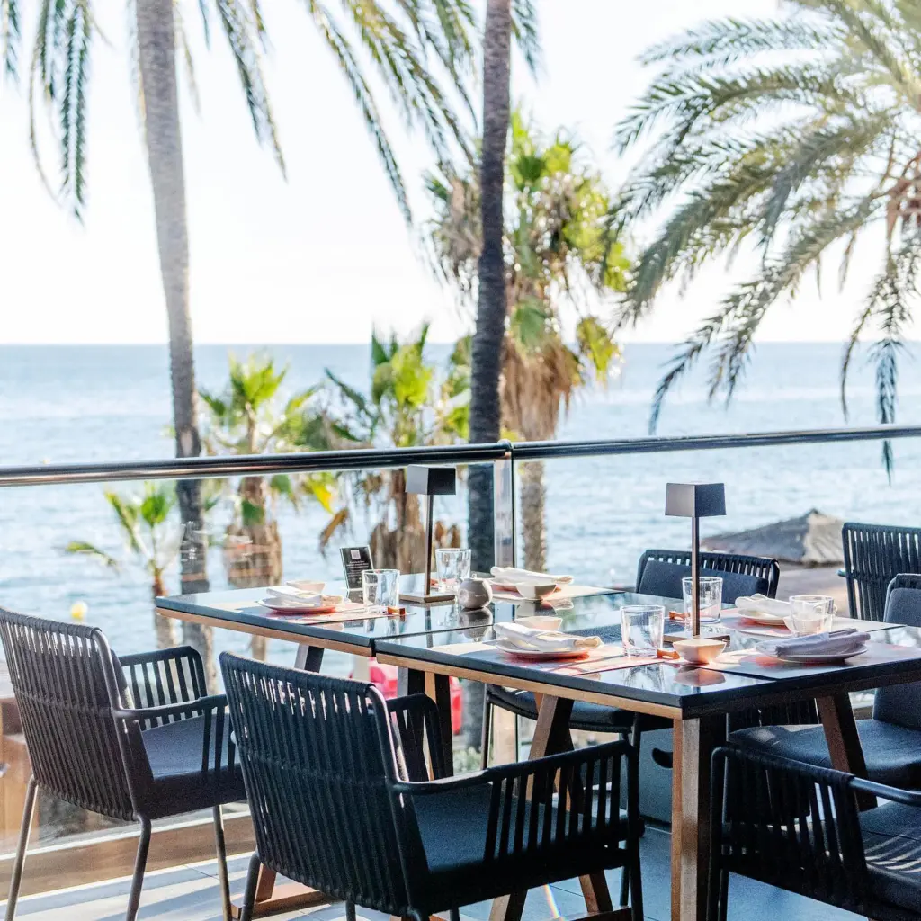 Tahini Marbella setting