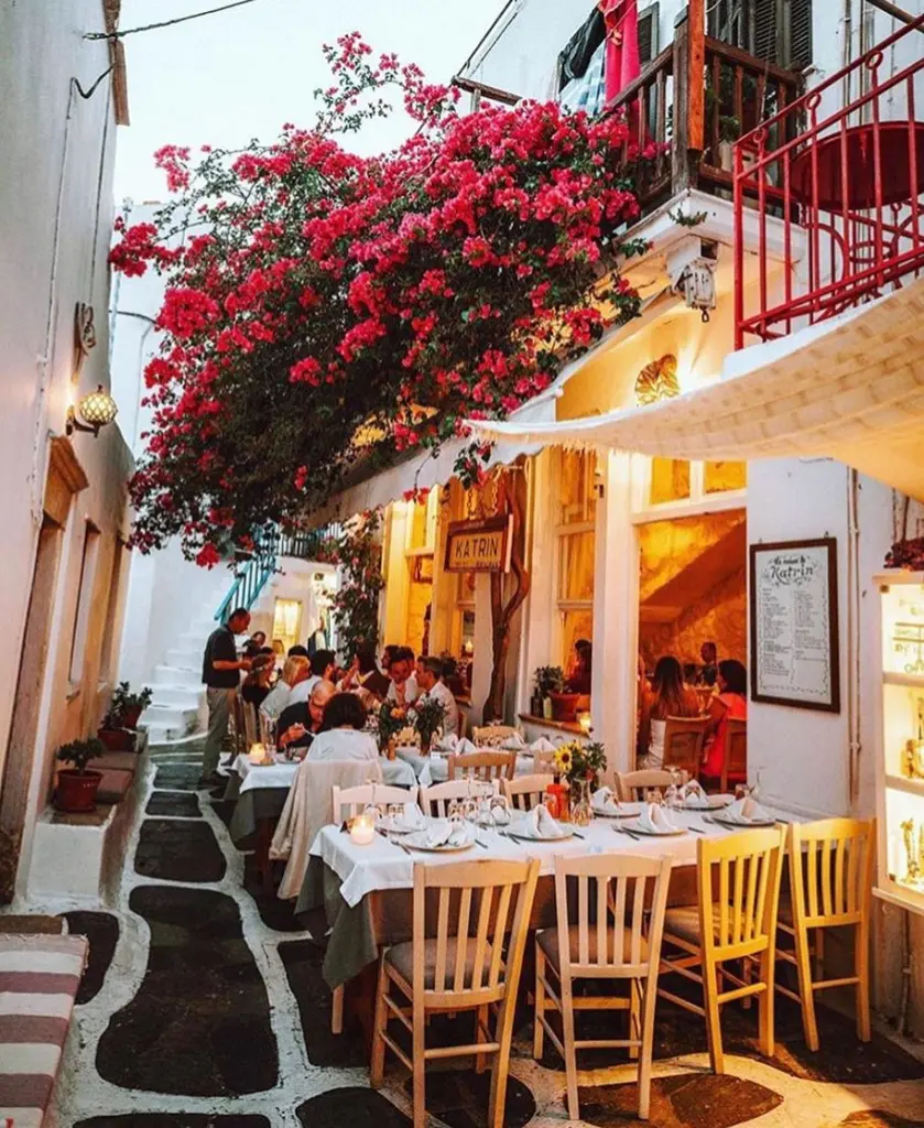 the Katrin setting in Mykonos